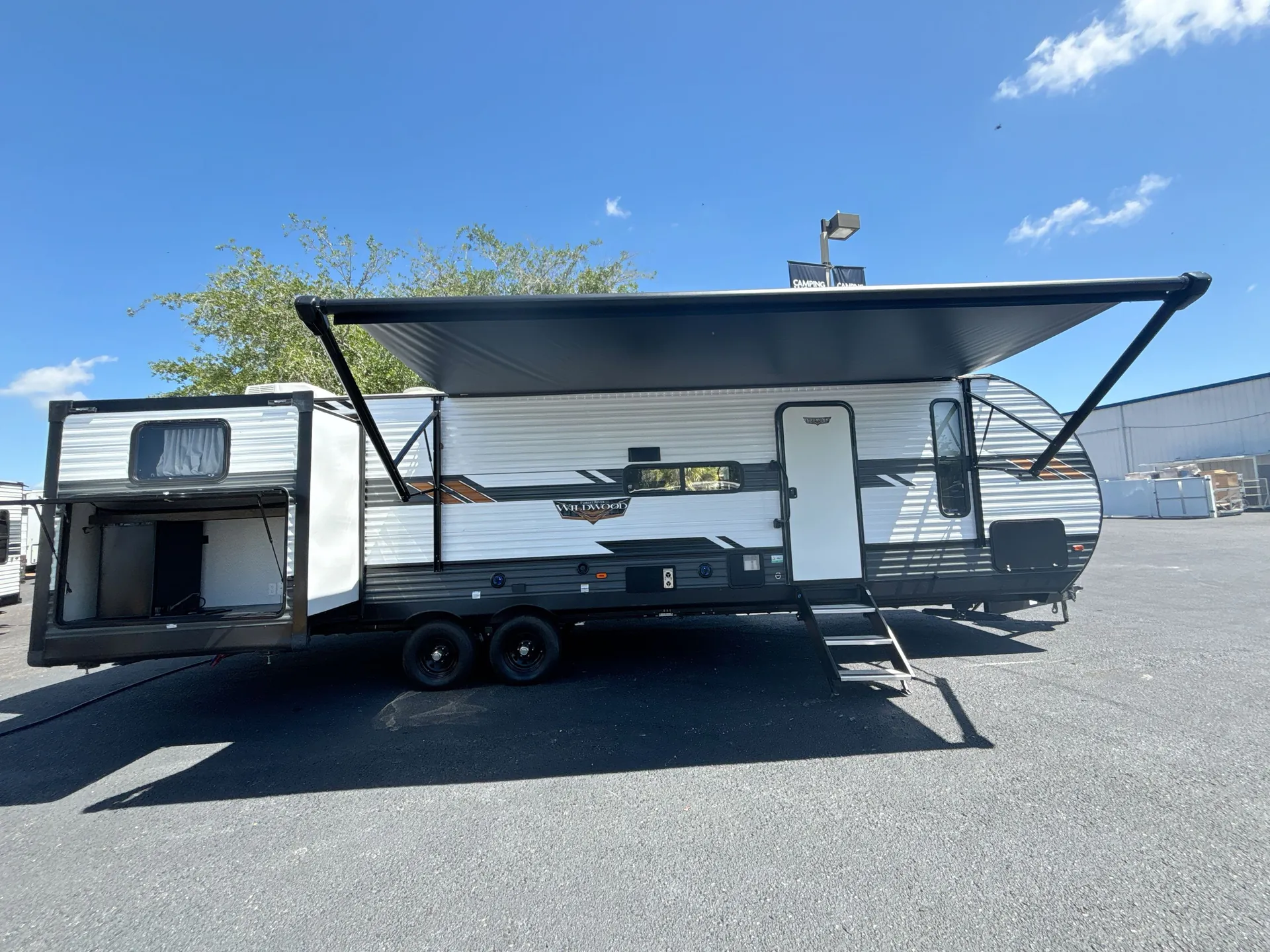2022 Forest River Wildwood 31KQBTS — campside