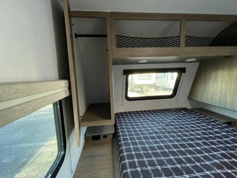 2026 Coachmen Freedom Express Select 30SE, Photos photo 20