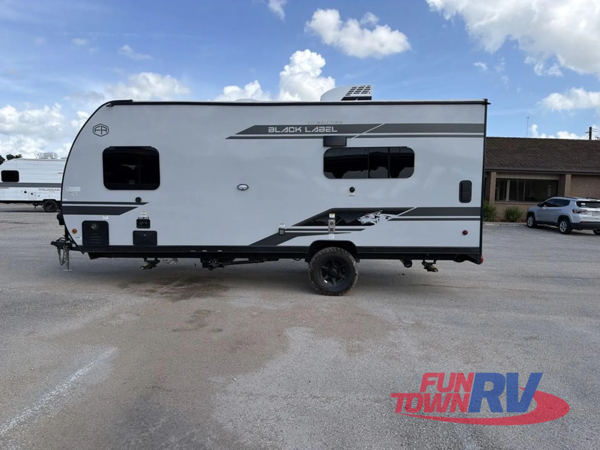 2027 Forest River Cherokee Wolf Pup Black Label 18RJBWBL — Photo 6