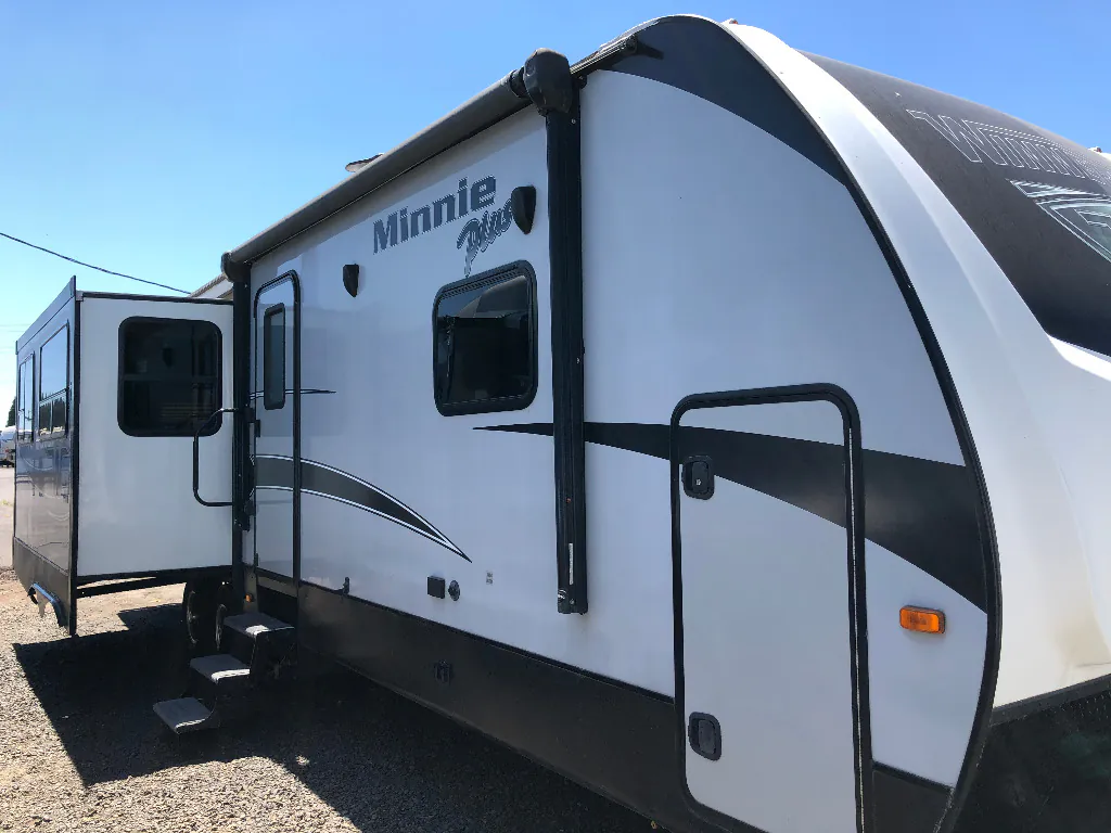 2018 Winnebago Industries Towables Minnie Plus 30RLSS - Main photo