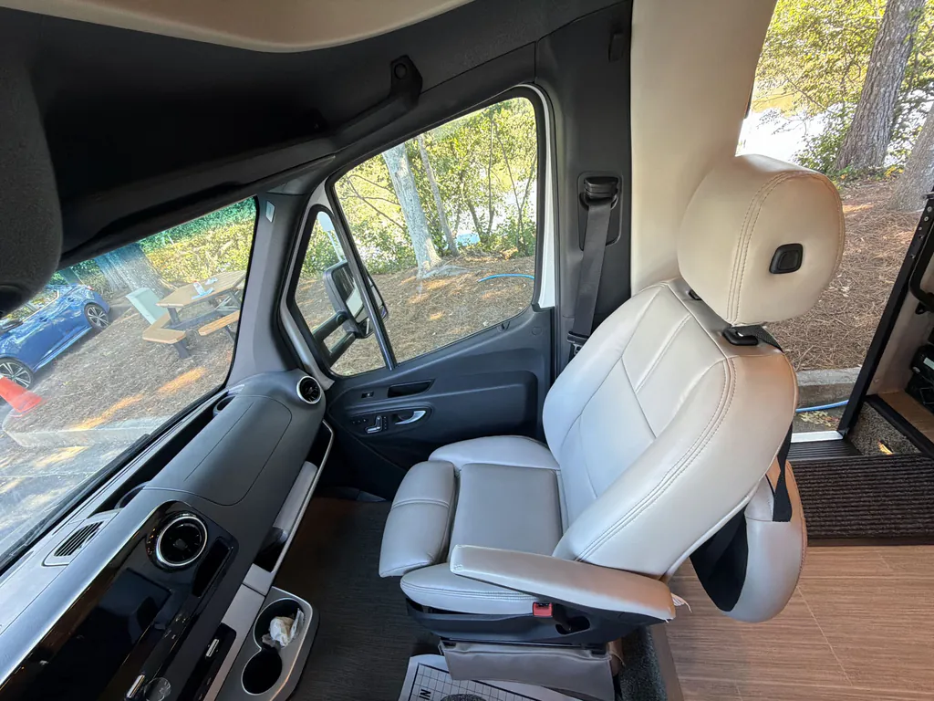 2021 Thor Motor Coach Tiburon 24FB, Photos photo 25