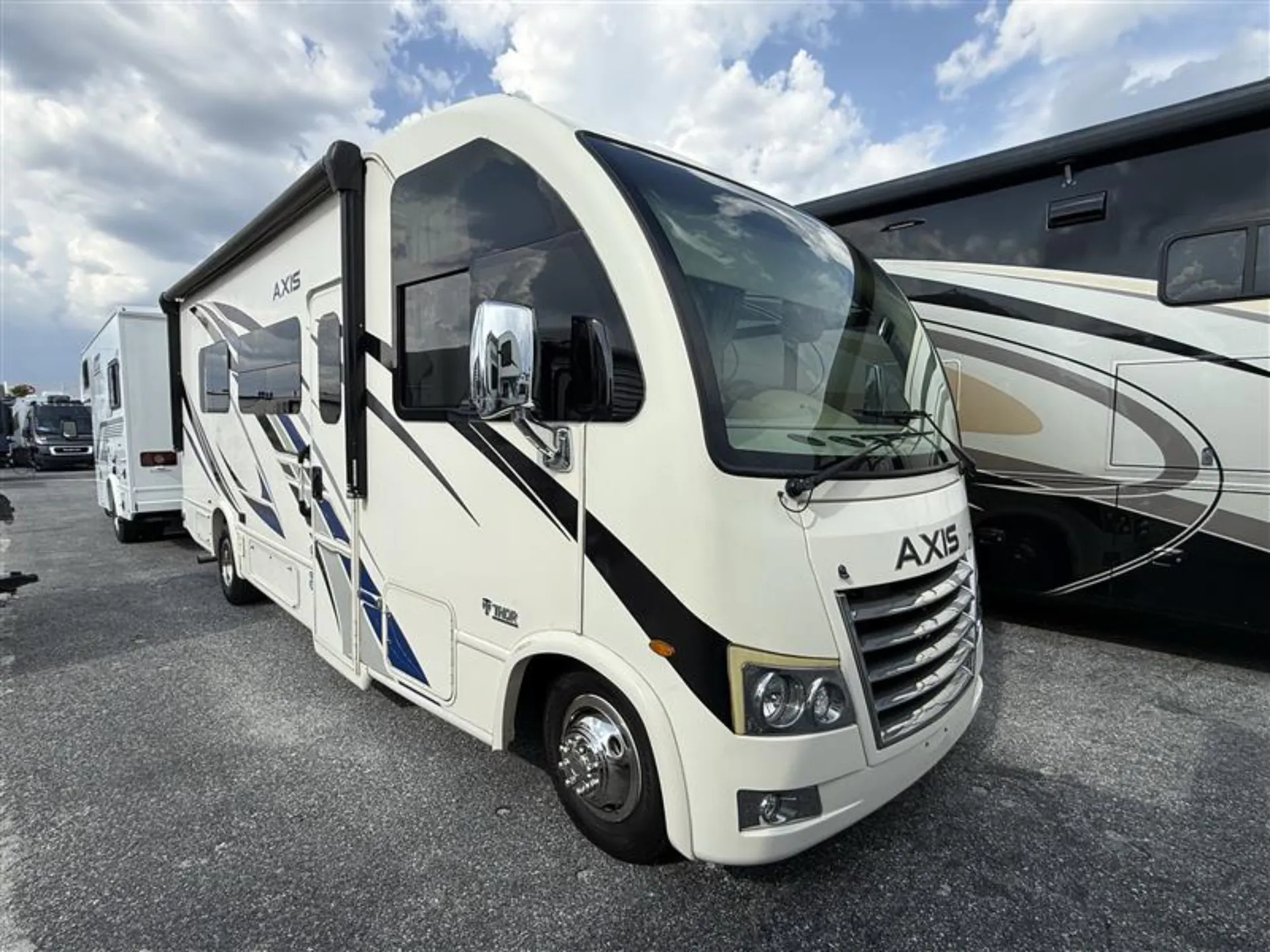 2021 Thor Motor Coach Axis 24.3 - Photo 2
