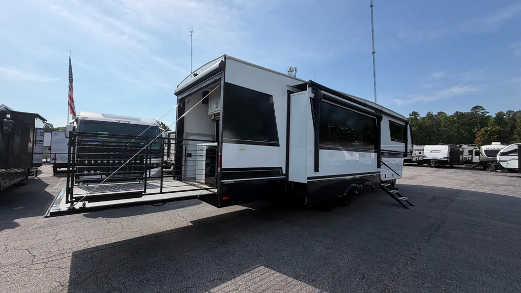 2025 Brinkley Model Z 3400, Photos photo 38