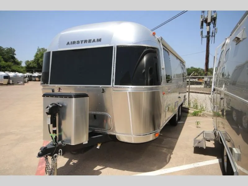 2024 Airstream International 27FB - Photo 3