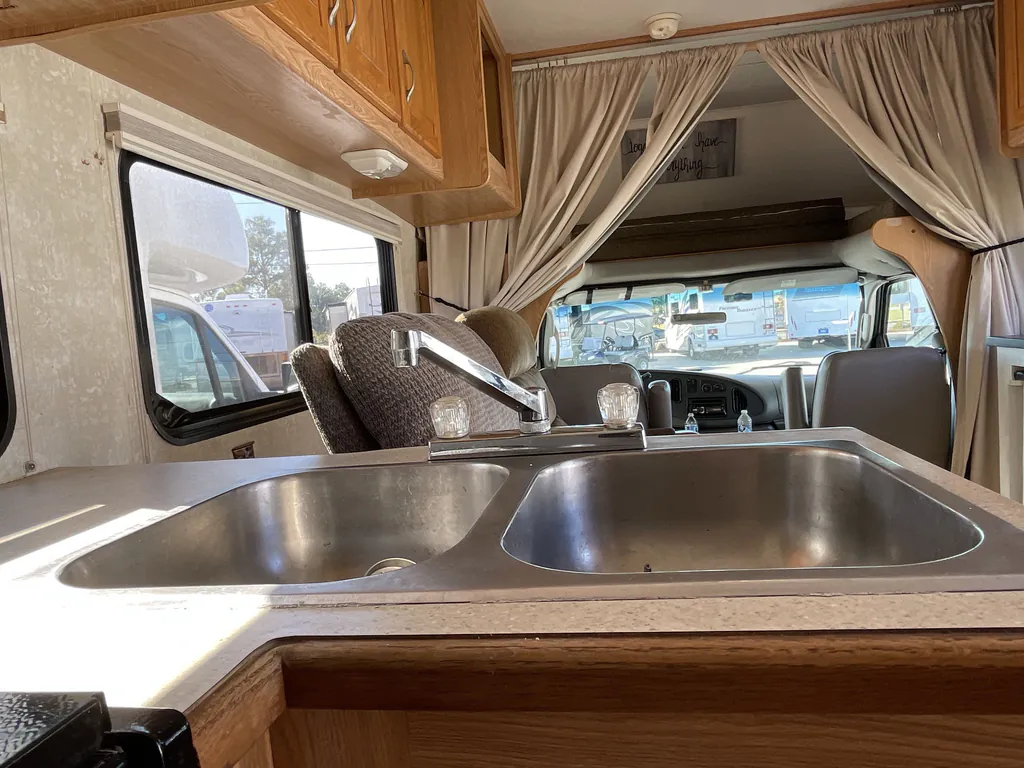 2005 Forest River Sunseeker 2900, Photos photo 11