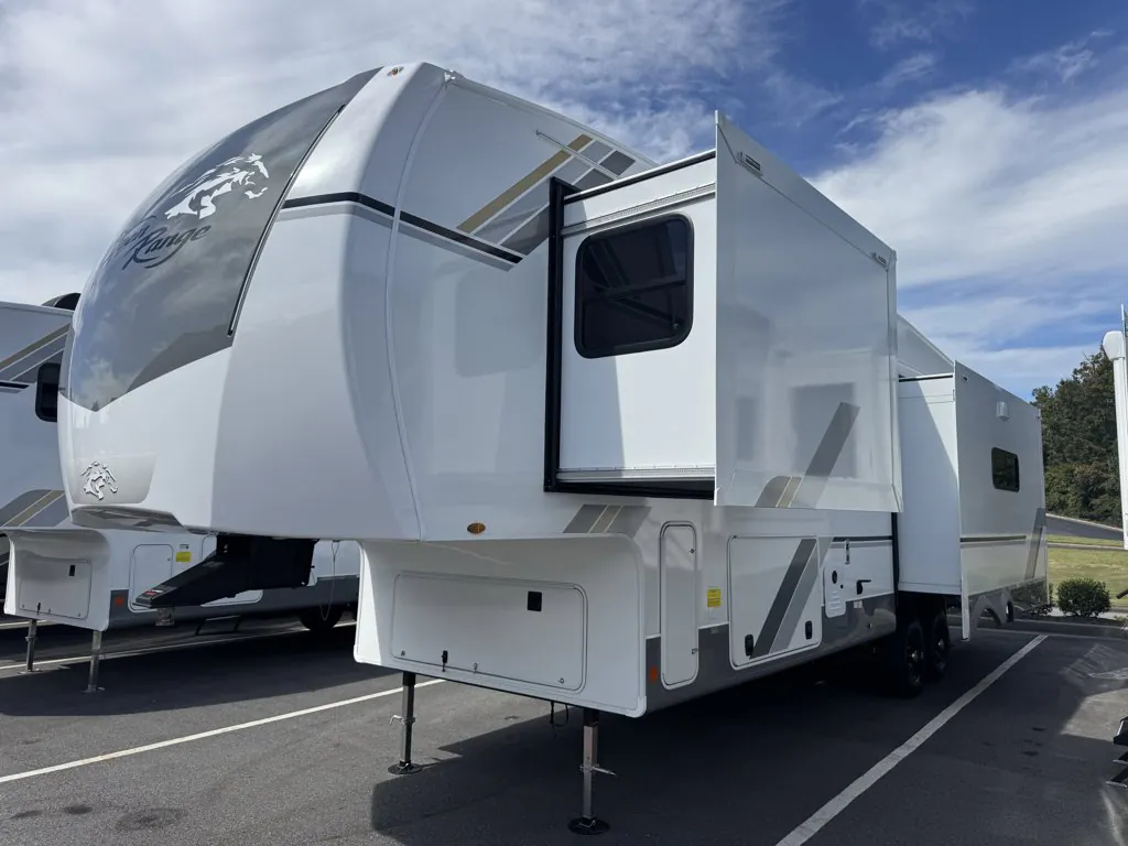 2026 Open Range RV Roamer 32RLTS - Photo 4