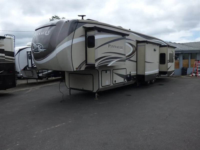 2018 Jayco Pinnacle 39SPQS - Photo 2