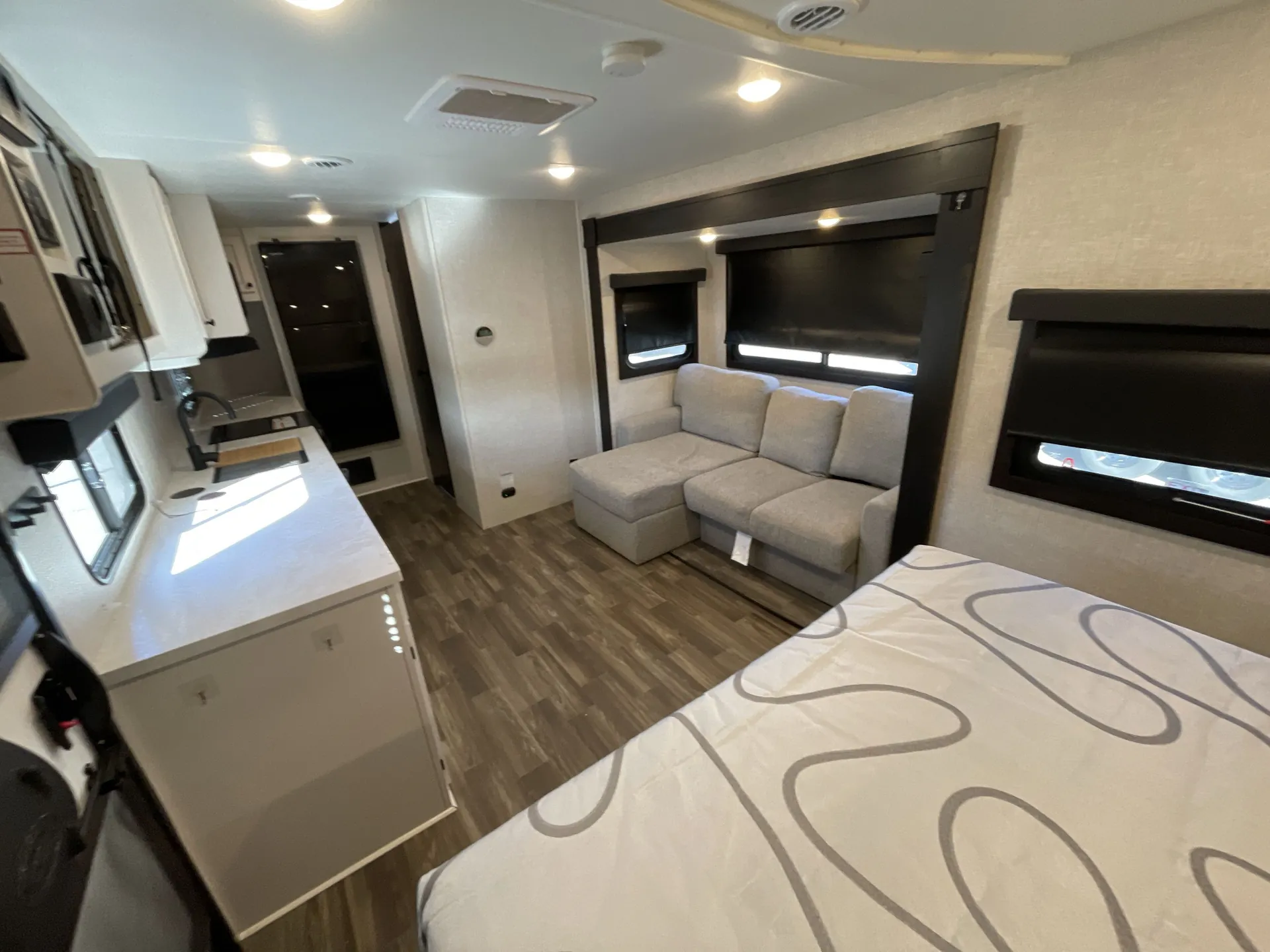 2024 Highland Ridge Range Lite 189RG — living area main