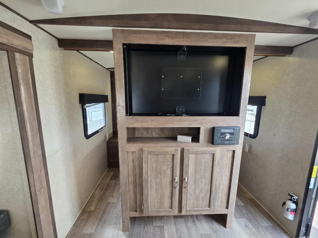 2018 Forest River Vibe 308BHS, Photos photo 21
