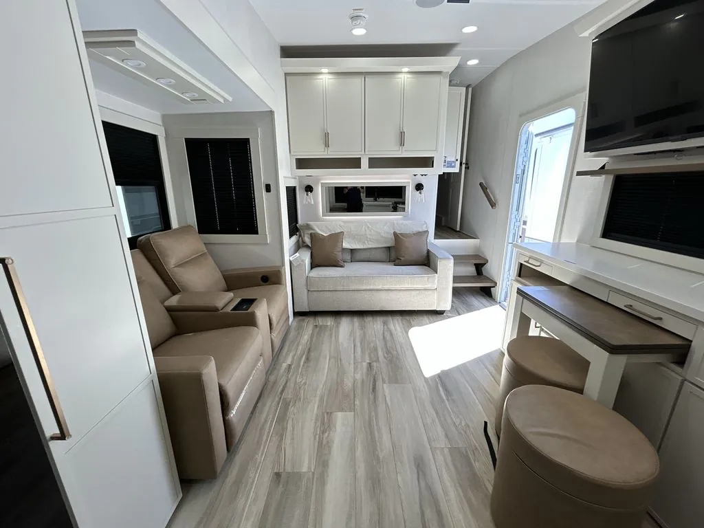 2027 Brinkley Model Z 2680, Photos photo 9