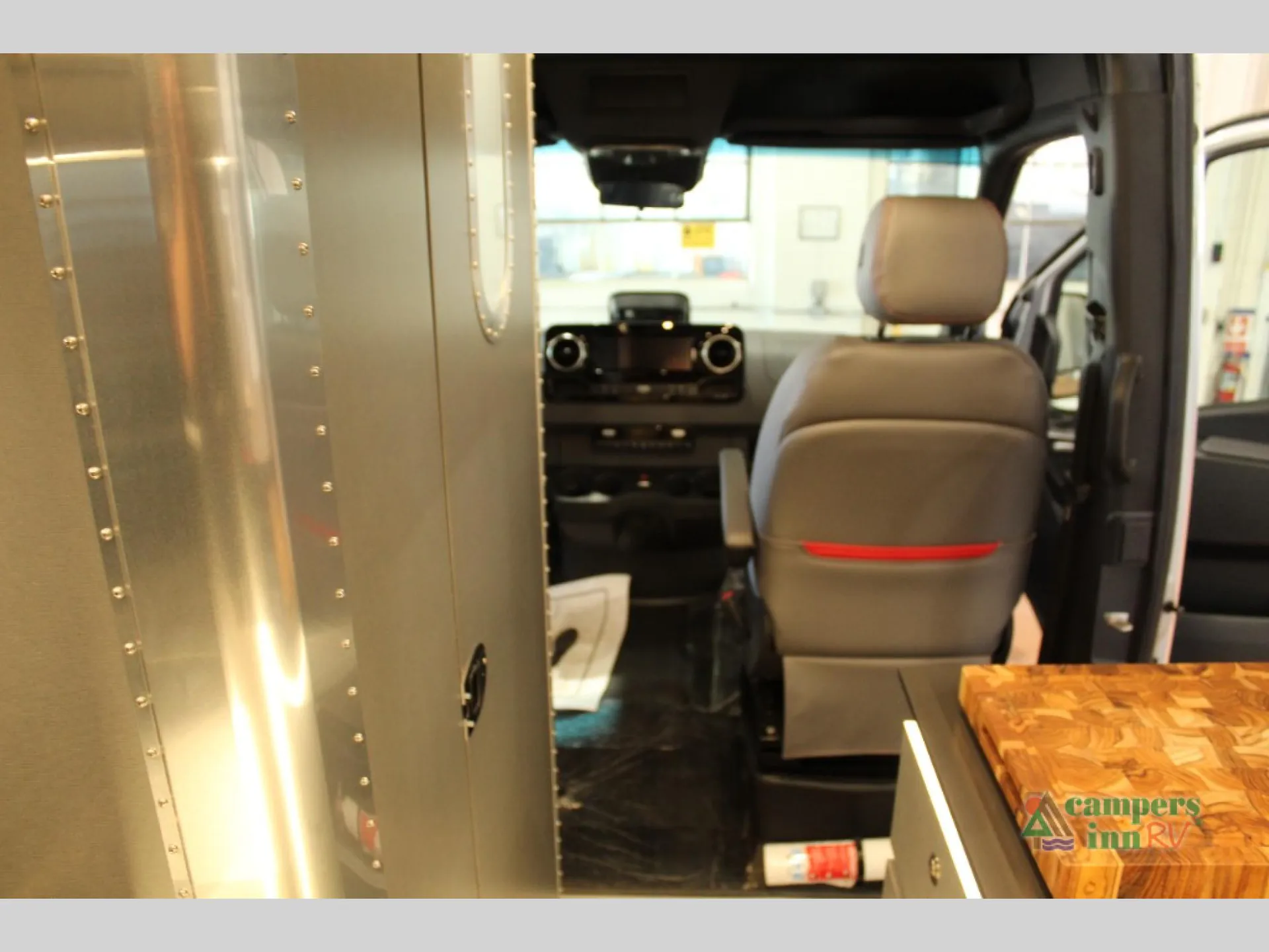 2026 Airstream Interstate 19X LE OUTLAND EDITION - Photo 4