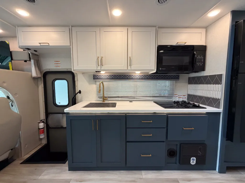 2027 Thor Motor Coach Quantum HS31, Photos photo 19