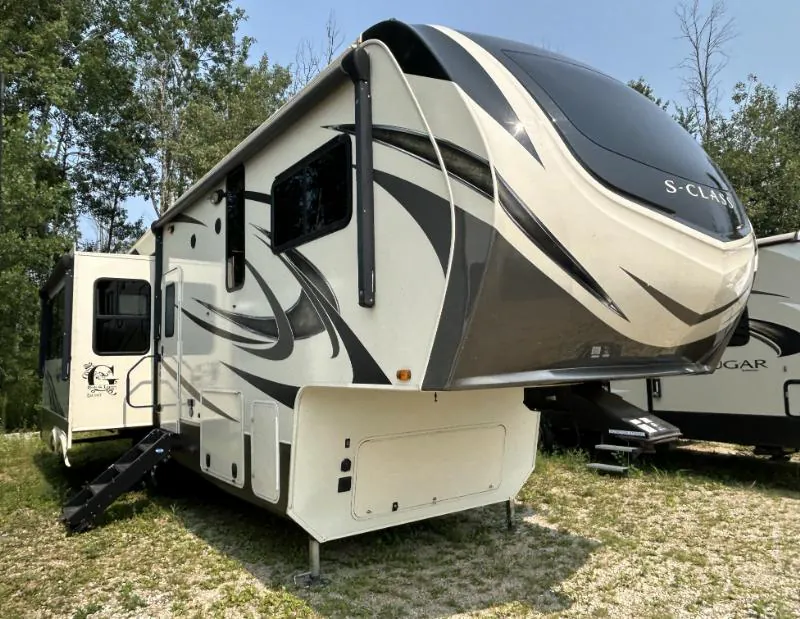 2019 Grand Design Solitude 2930RL - Photo 2