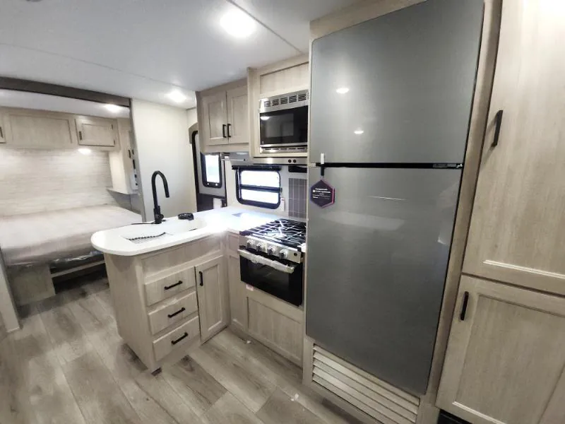 2026 Coachmen Catalina Legacy Edition 273DBHCK, Photos photo 10