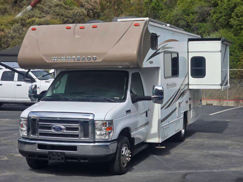 2019 Winnebago Minnie Winnie 22M - Photo 2