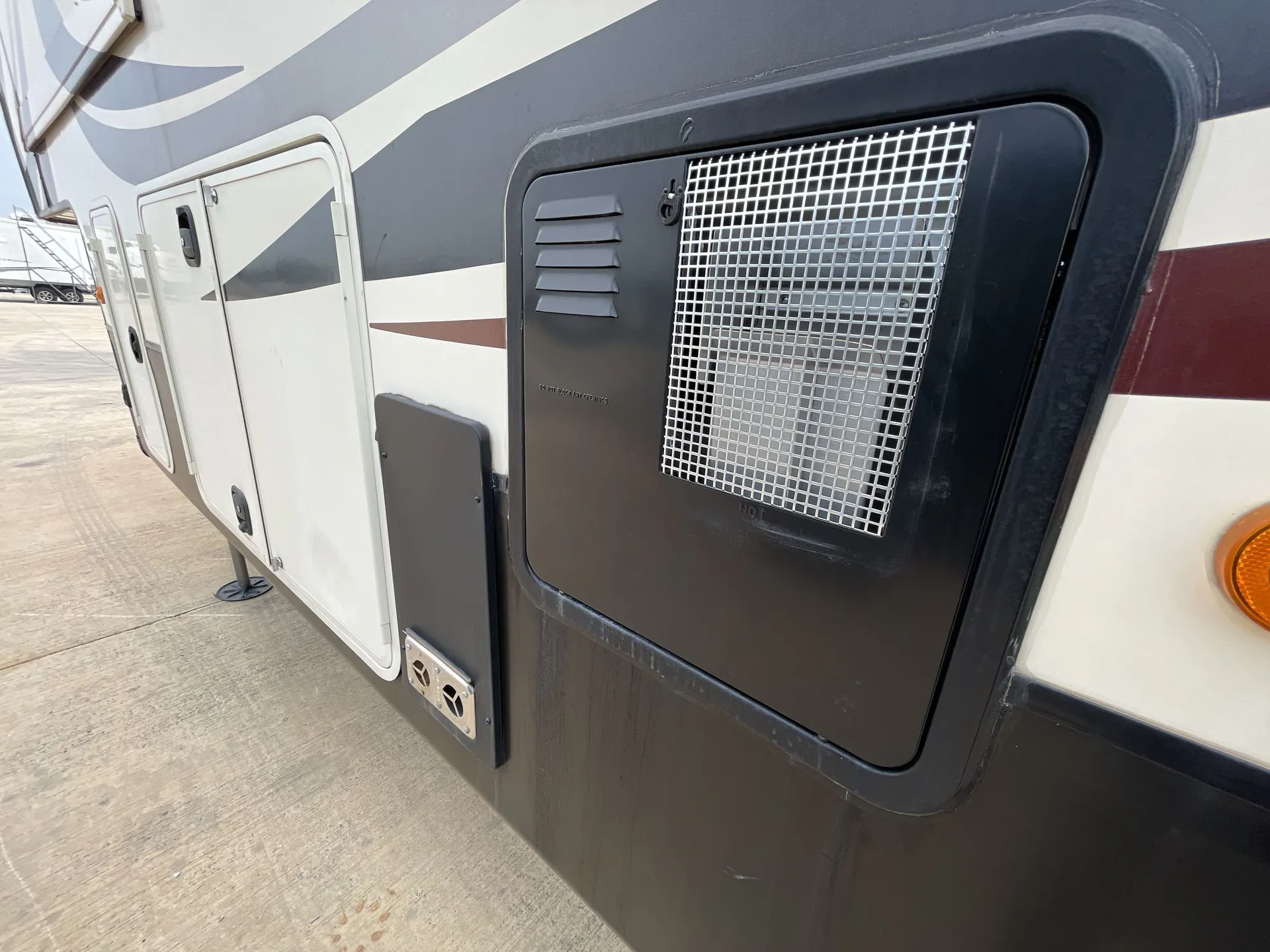 2018 CrossRoads Redwood 3881ES