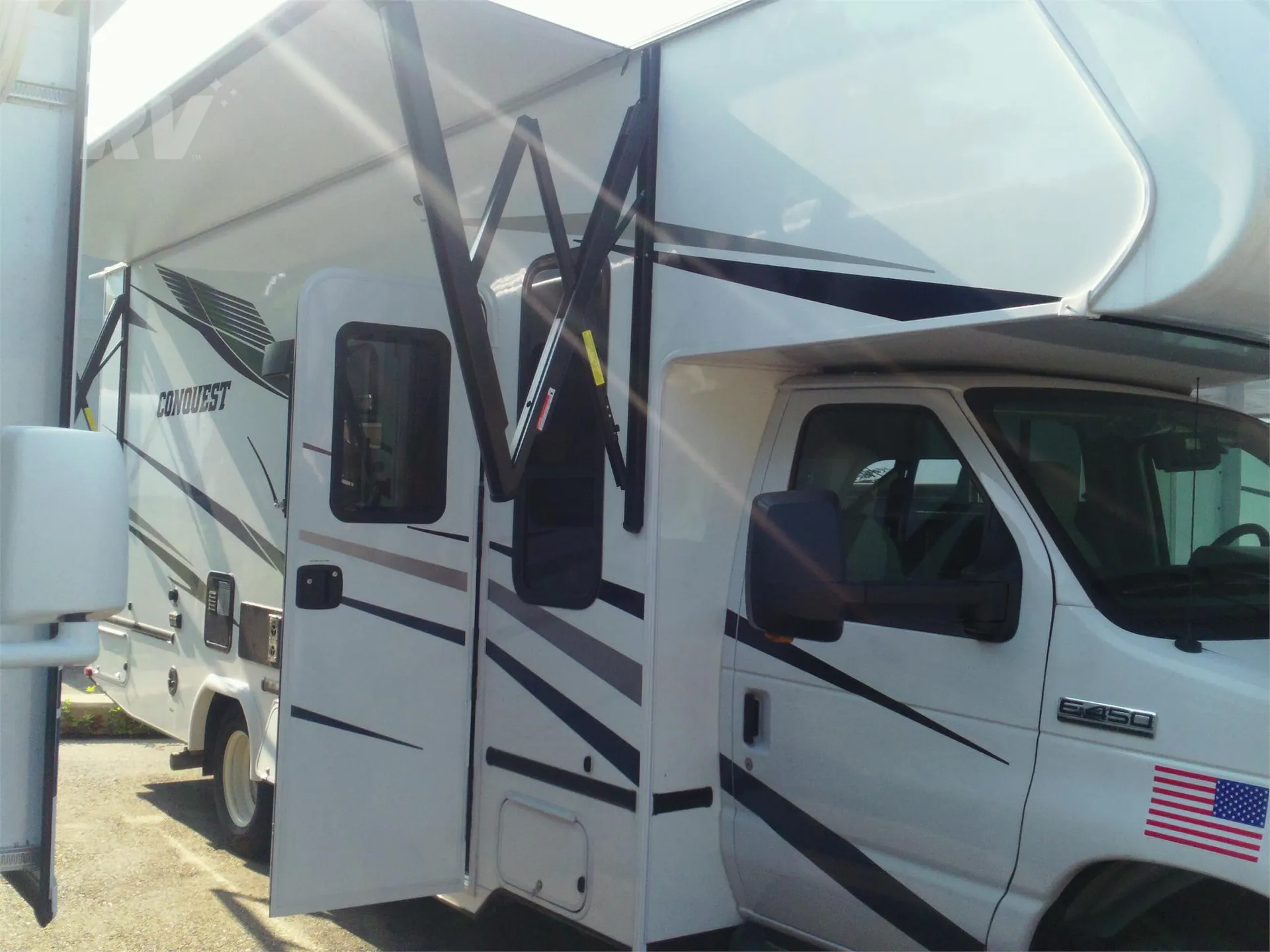 2022 Gulf Stream Conquest Class C 6250 - Photo 2