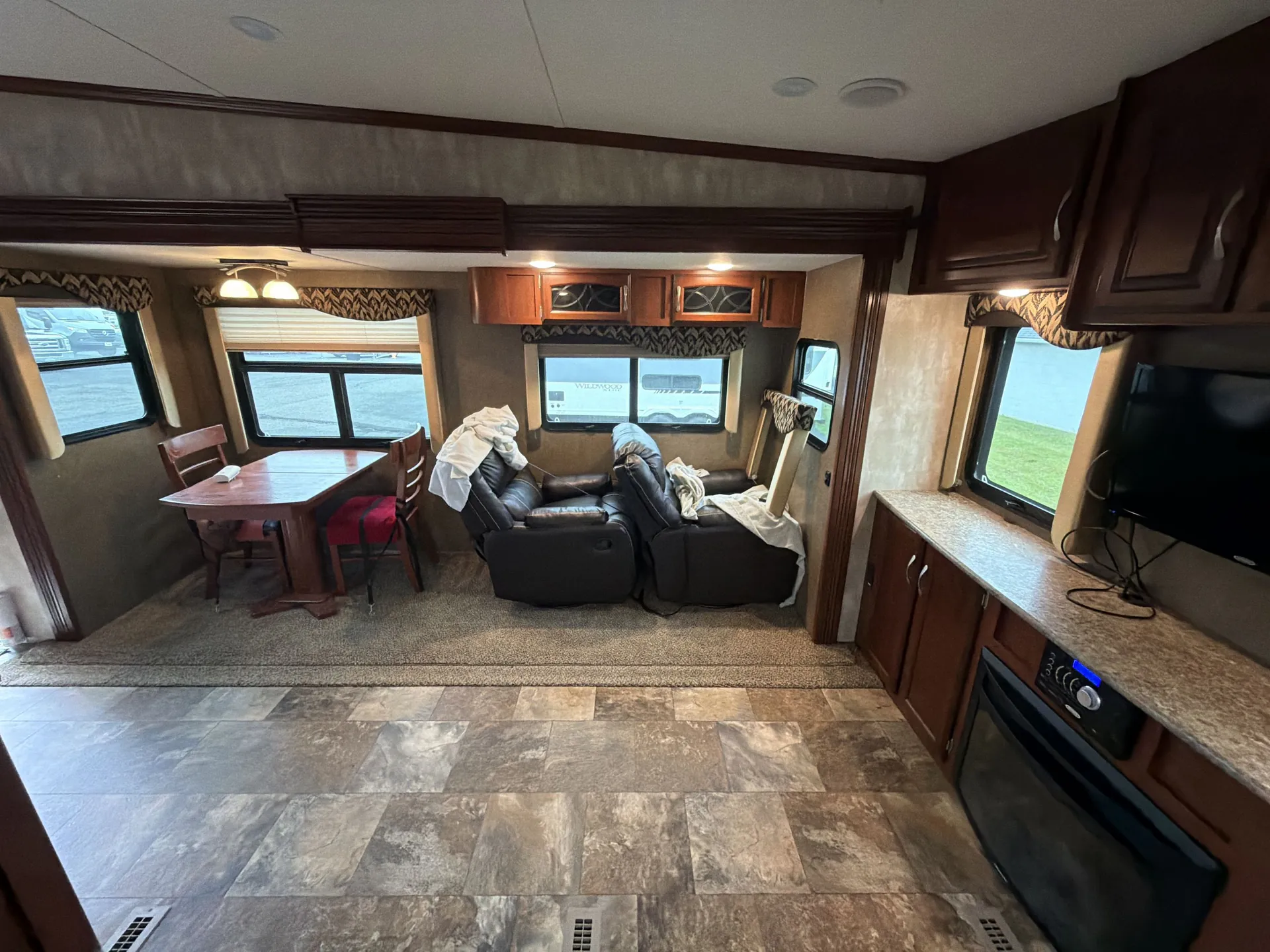 2015 Winnebago Voyage 30FWRES — living area main