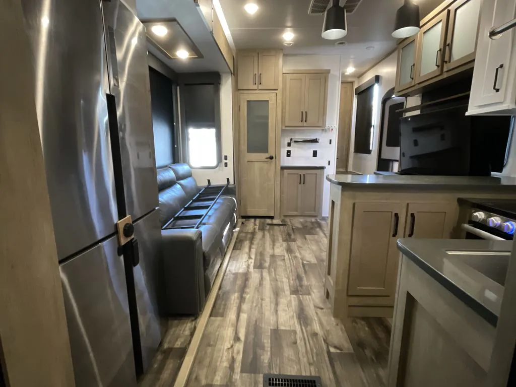 2022 Keystone Raptor 351, Photos photo 5
