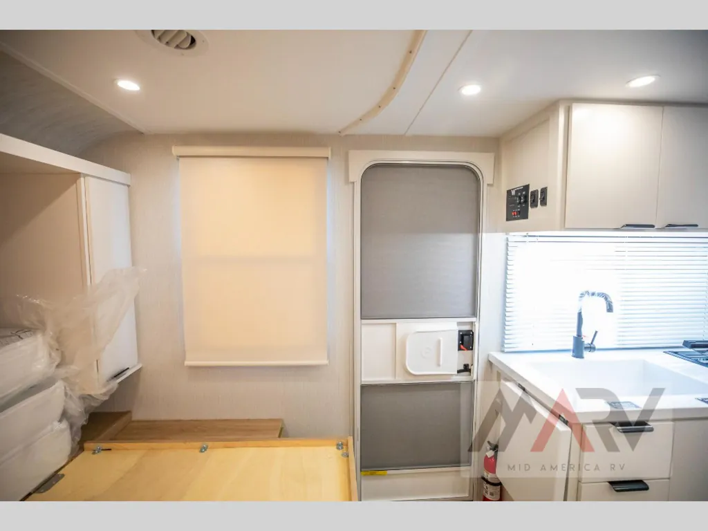 2027 Winnebago Micro Minnie 2108DS, Photos photo 35