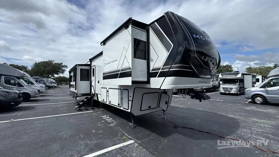 2026 Keystone Montana 3781RL - Photo 2