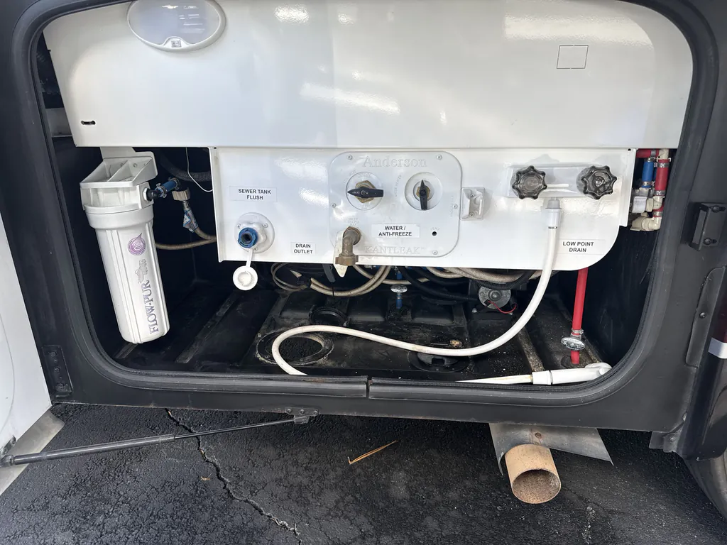 2017 Thor Motor Coach Challenger 37YT, Photos photo 33