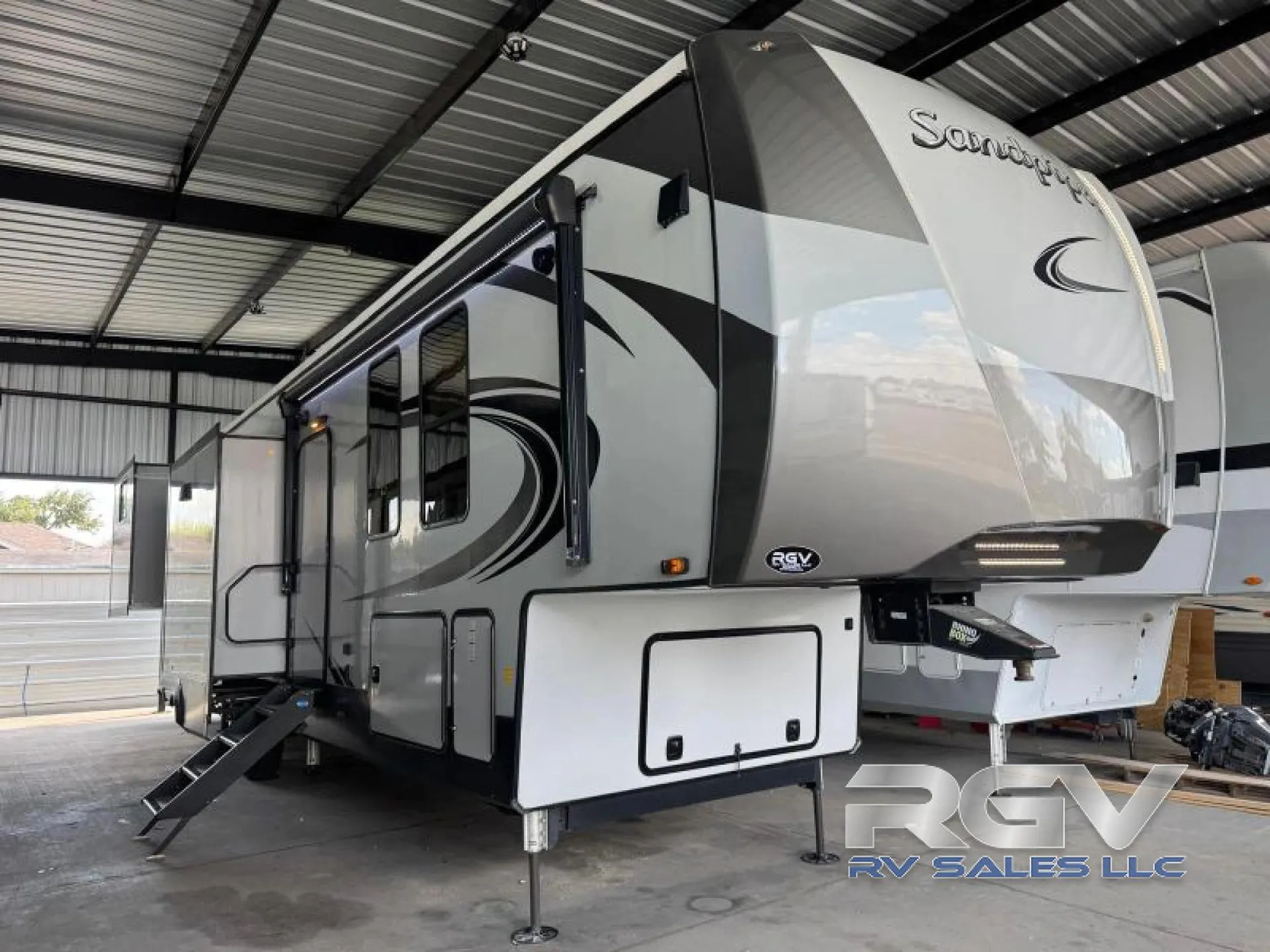 2023 Forest River Sandpiper Luxury 388BHRD