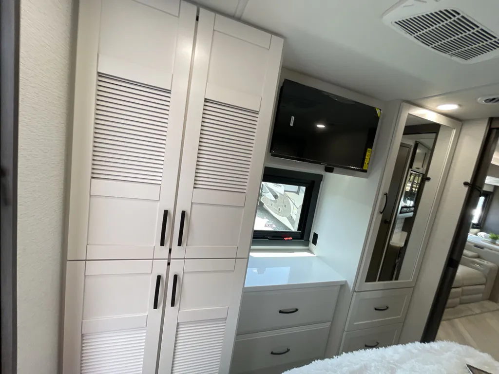 2027 Entegra Coach Accolade 37K, Photos photo 21