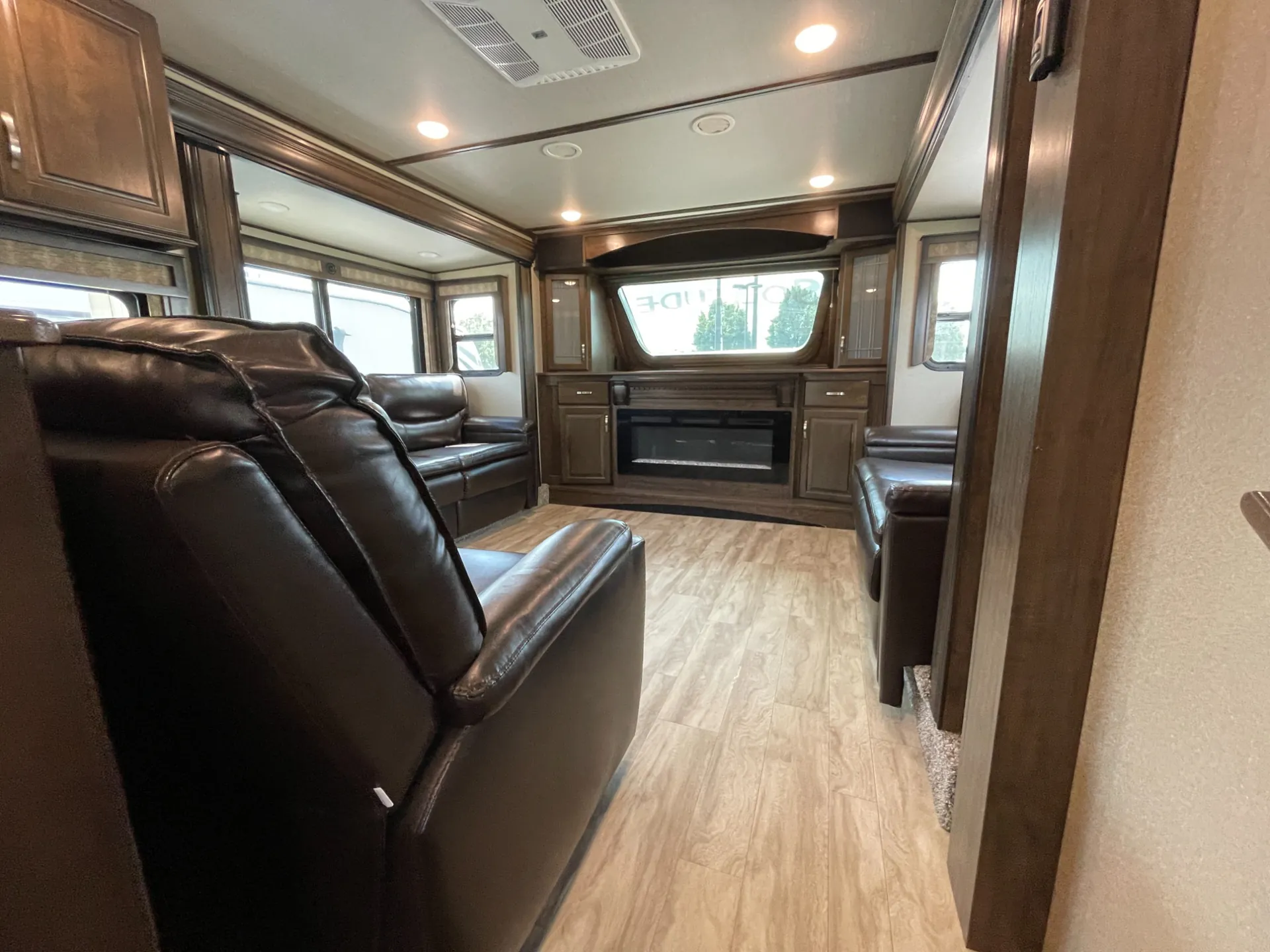 2019 Grand Design Solitude 380FL - Photo 4