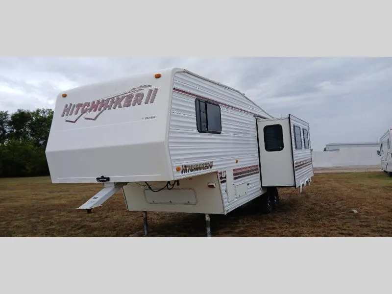 1996 NuWa Hitch Hiker S Series 30.5RKUG - Photo 3