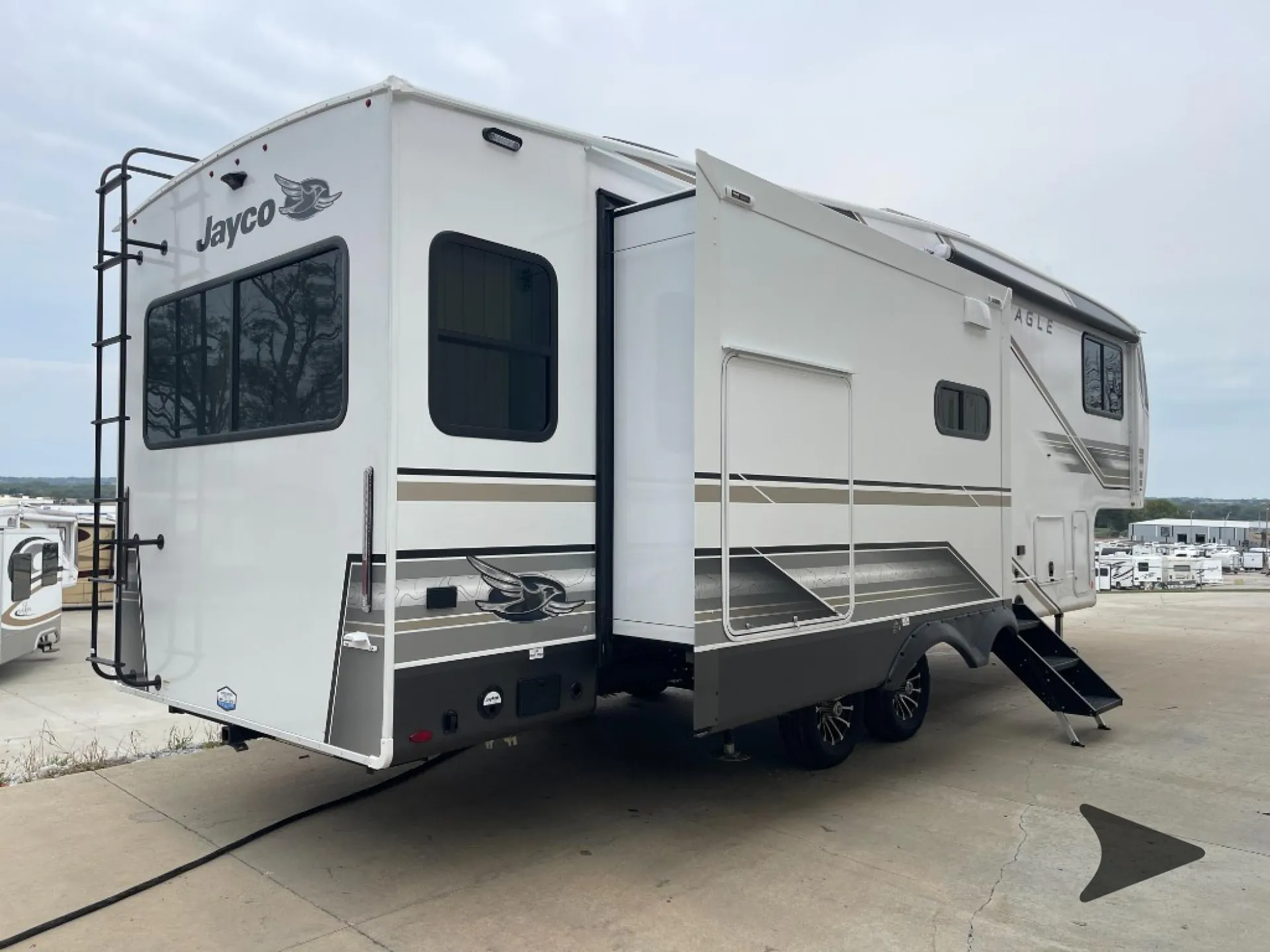 2027 Jayco Eagle 28RLT - Photo 4