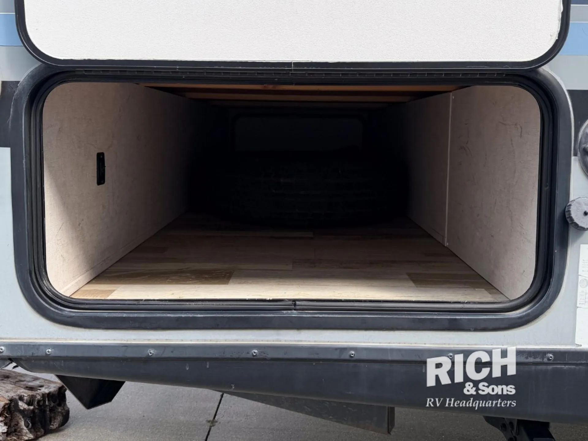 2017 Forest River Surveyor 287BHSS — Photo 6