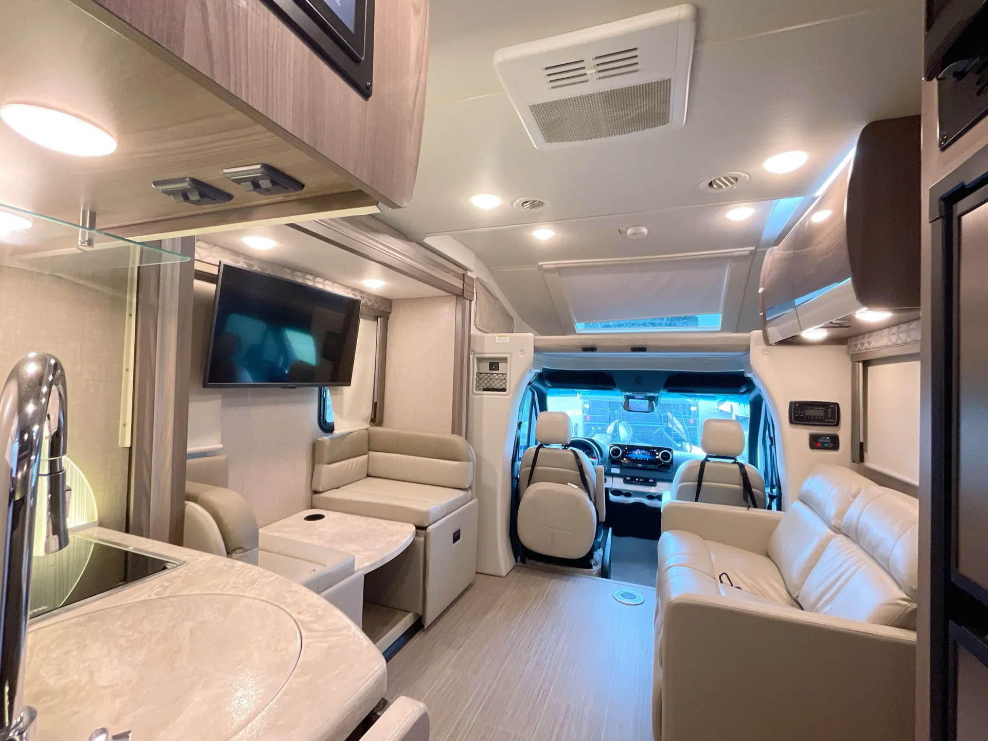 2023 Thor Motor Coach Delano 24RW — living area main