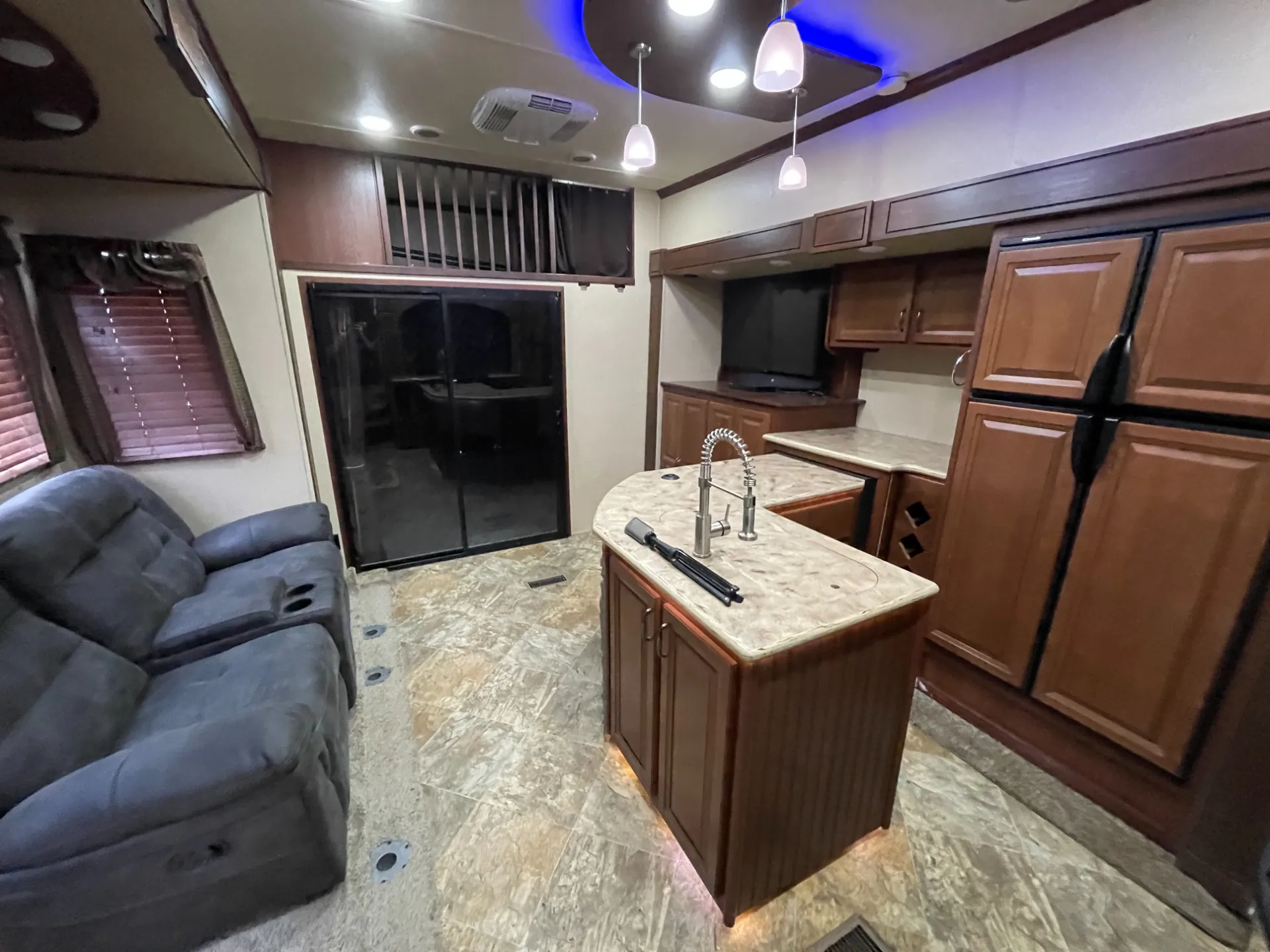 2016 Forest River Vengeance Touring Edition 39R12 - Photo 2