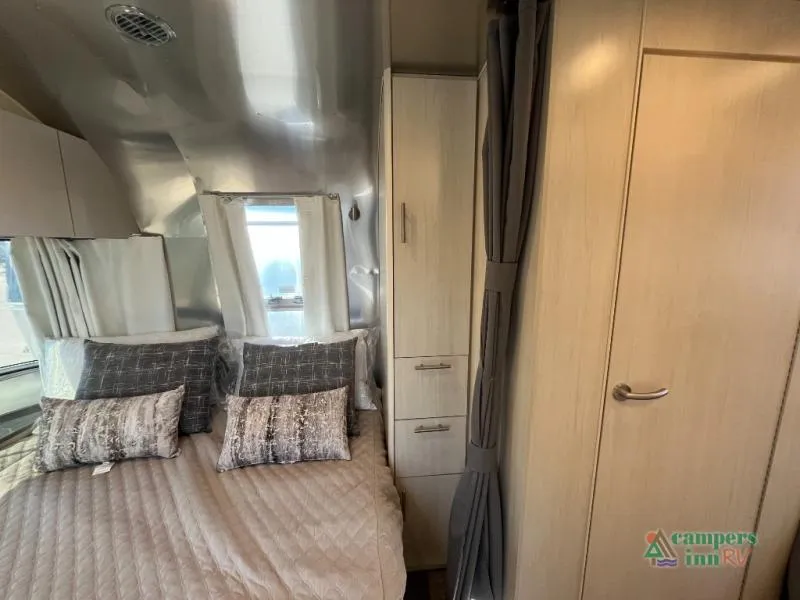 2026 Airstream Flying Cloud 25FB - Photo 4