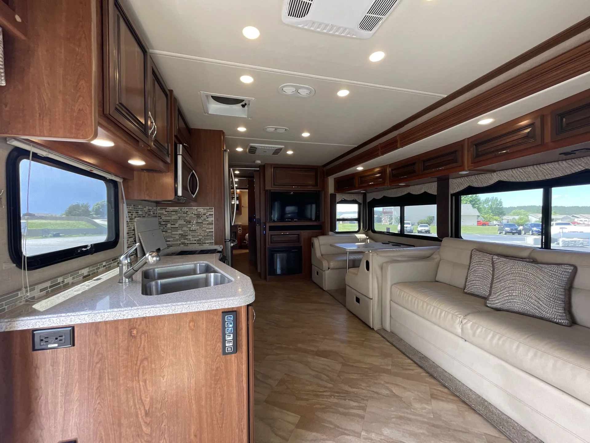 2017 holiday rambler Vacationer Xe 36F — living area main