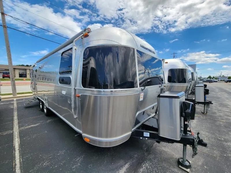 2023 Airstream Flying Cloud 27FB - Photo 2