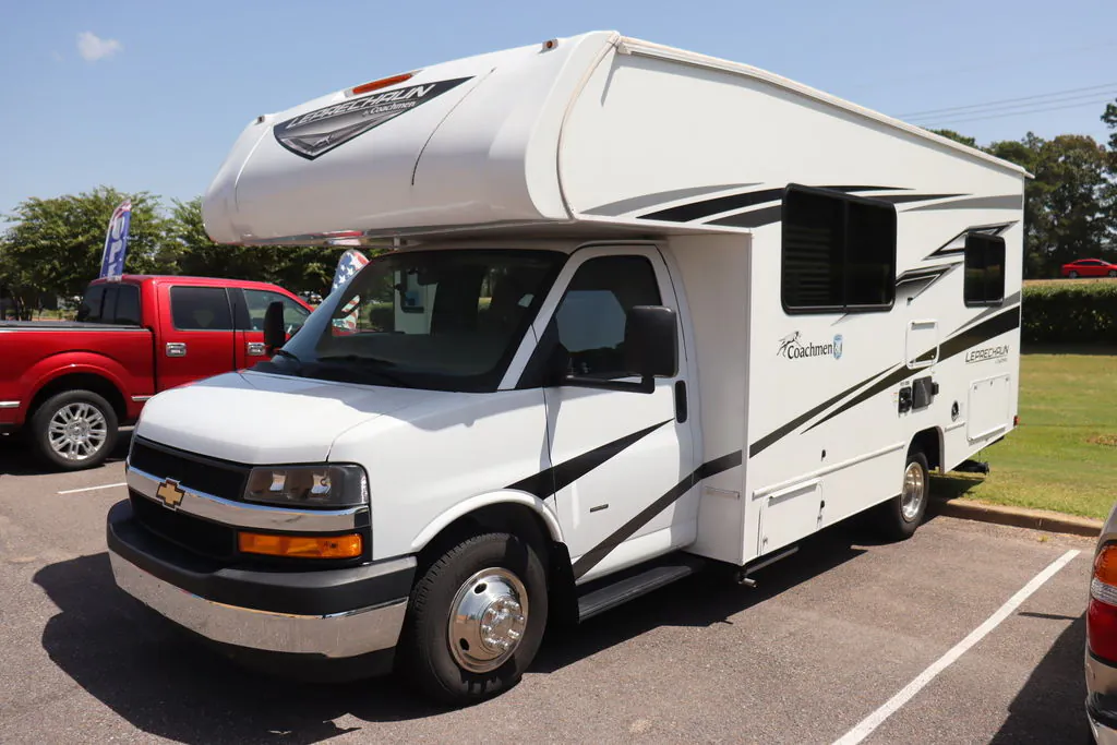 2024 Coachmen Leprechaun 220XG - Photo 4