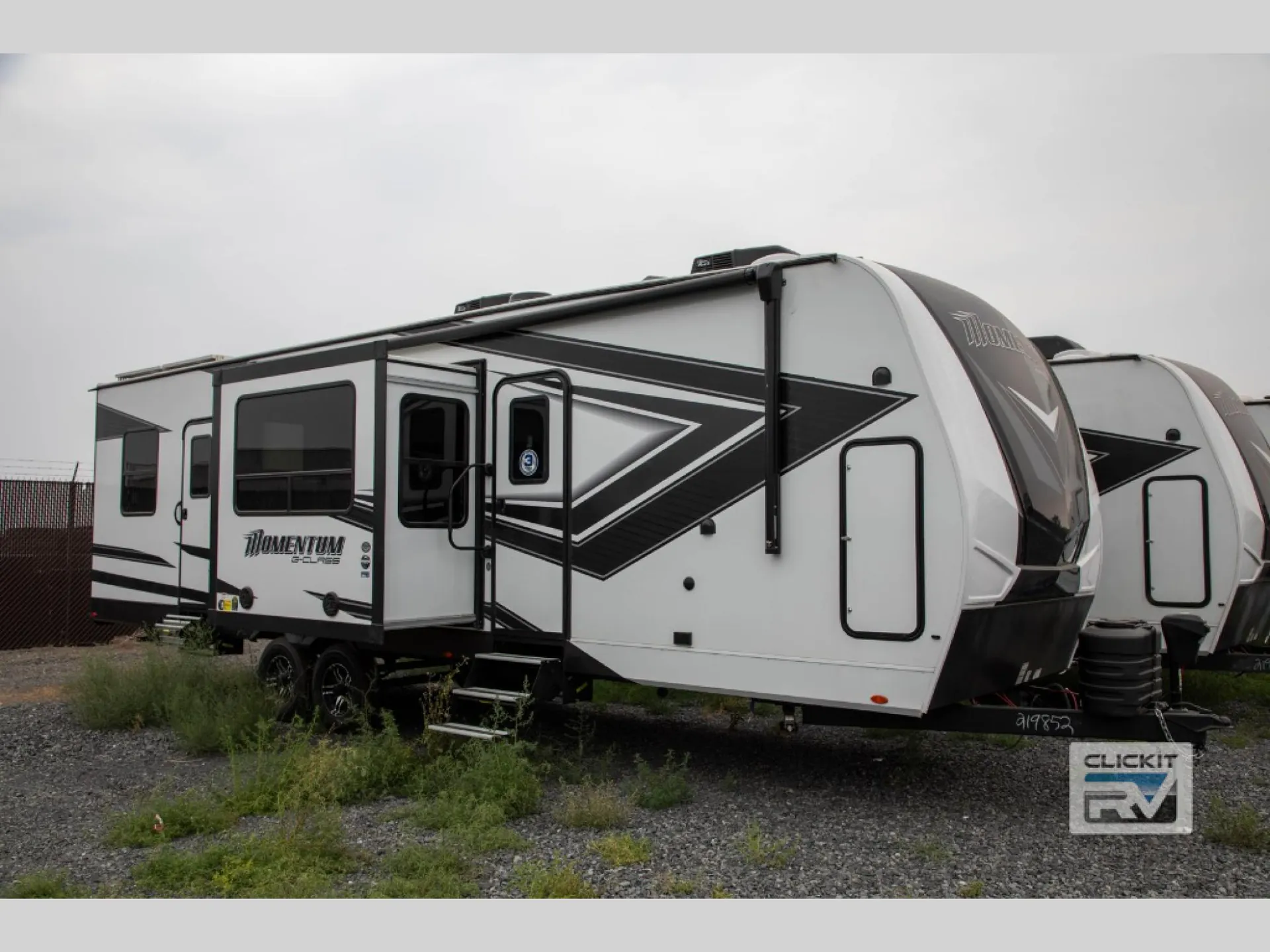 2023 Grand Design Momentum G-Class 31G - Photo 2