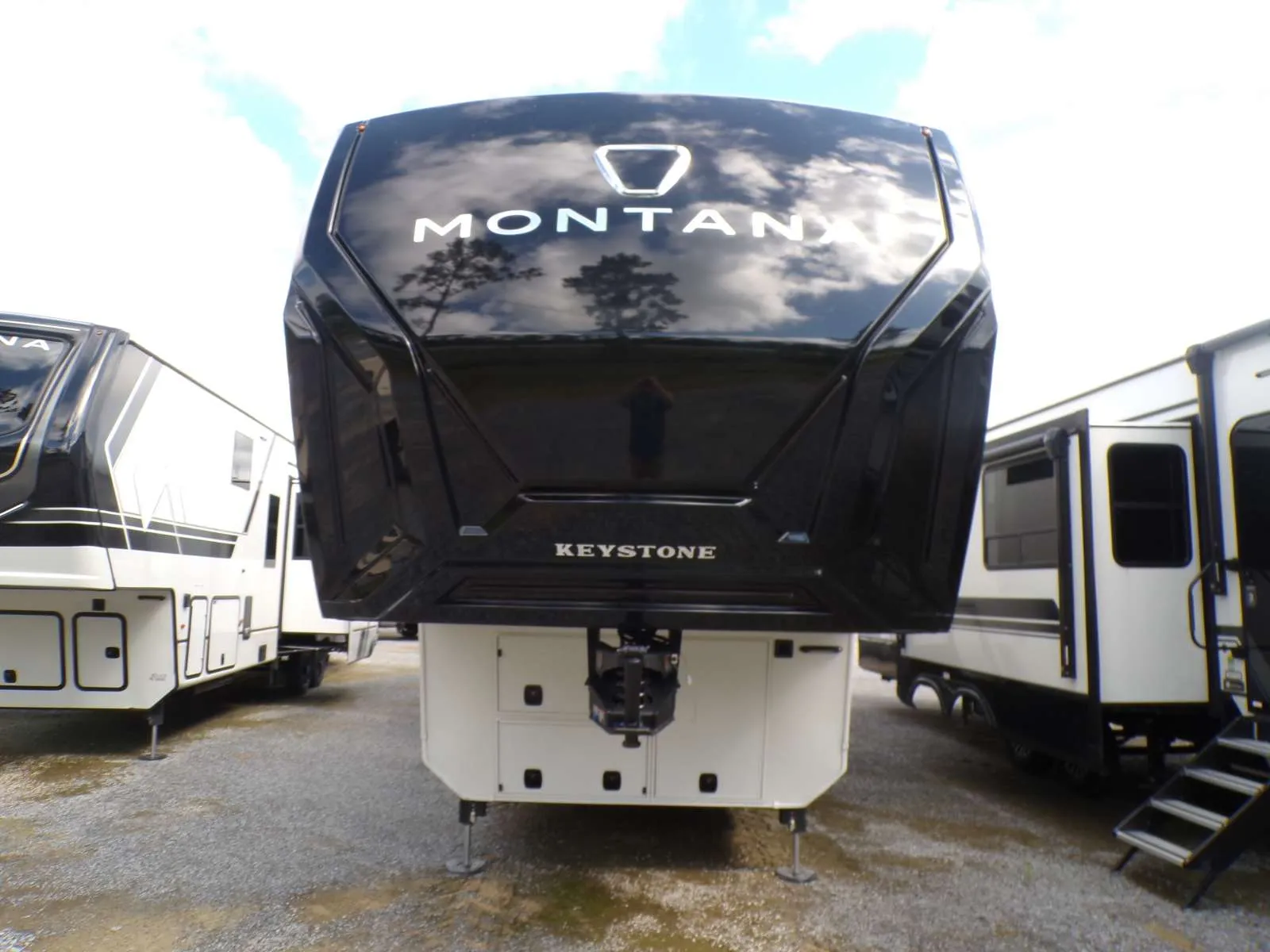 2026 Keystone Montana 3900RK - Photo 3