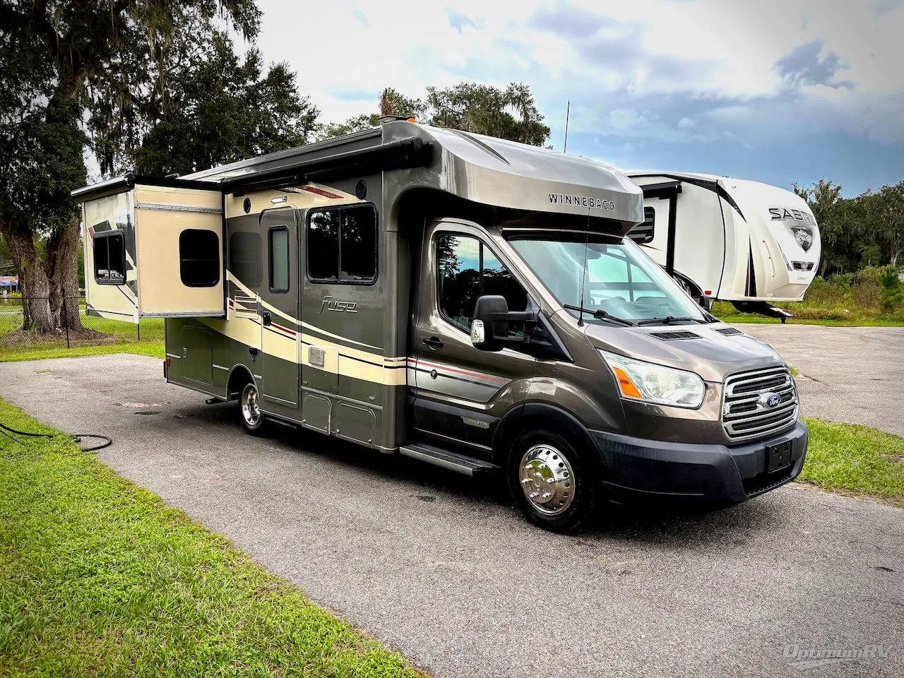 2017 Winnebago Fuse 23T - Photo 2