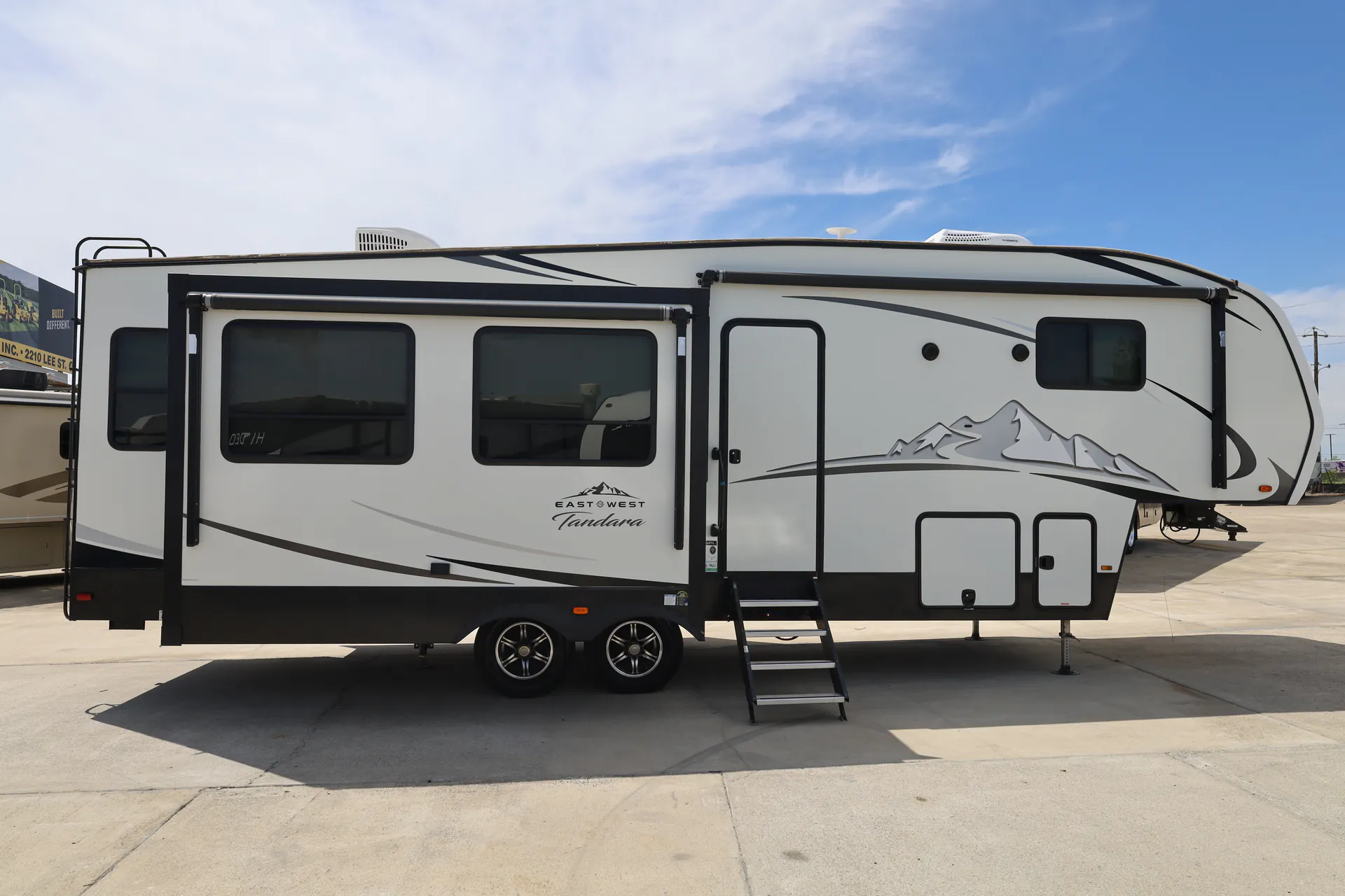 2021 East to West Tandara 285RL - Photo 2