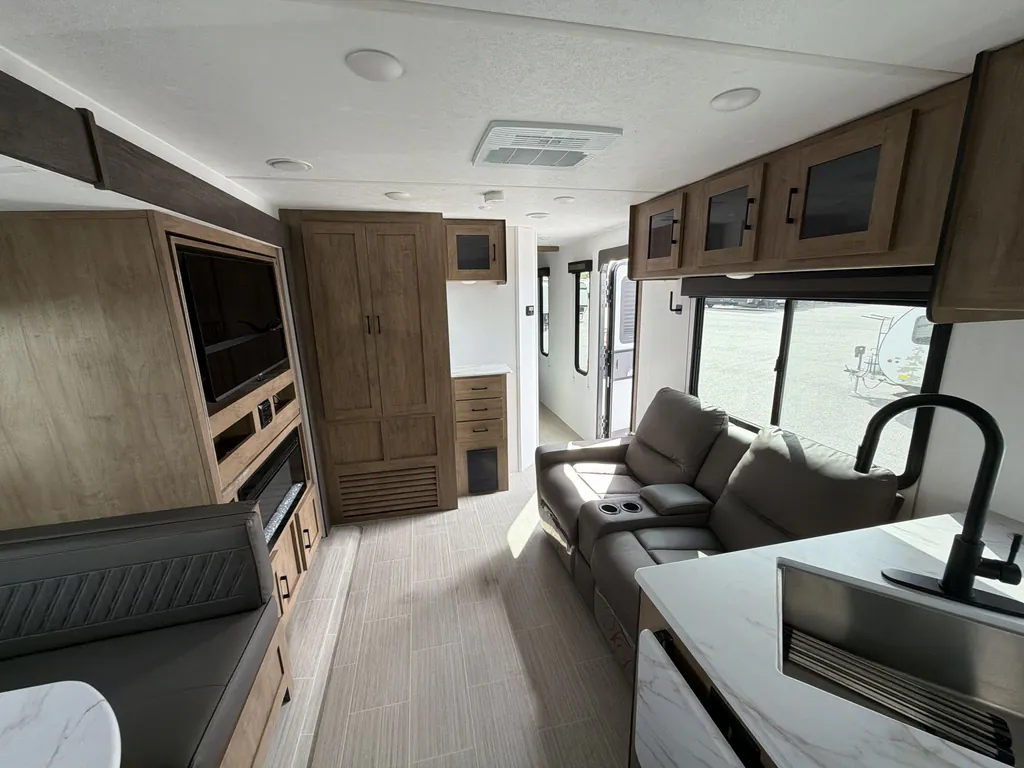 2024 Coachmen Freedom Express Ultra Lite 274RKS, Photos photo 3