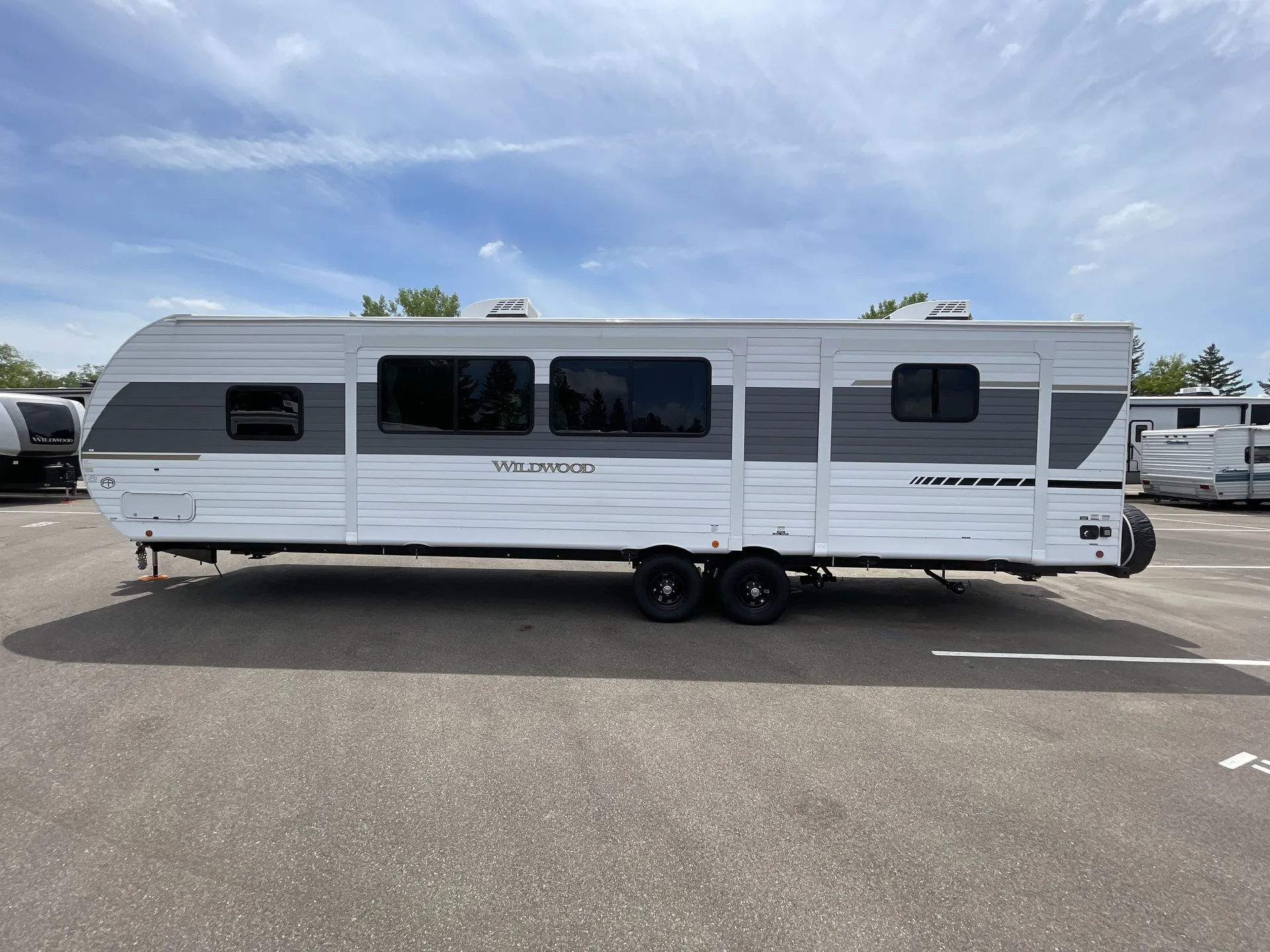 2027 Forest River Wildwood 31KQBTS — off campside