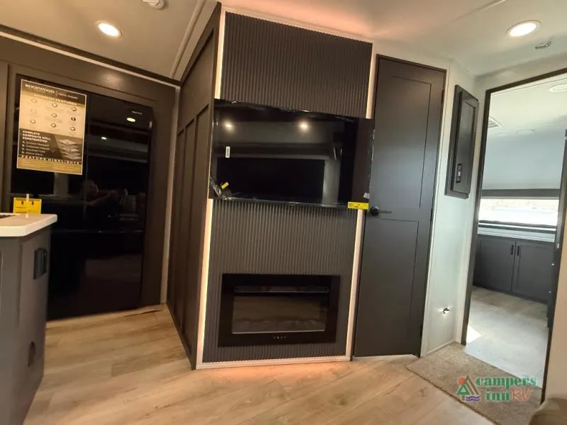2026 Forest River Rockwood Signature 8421DB - Photo 4