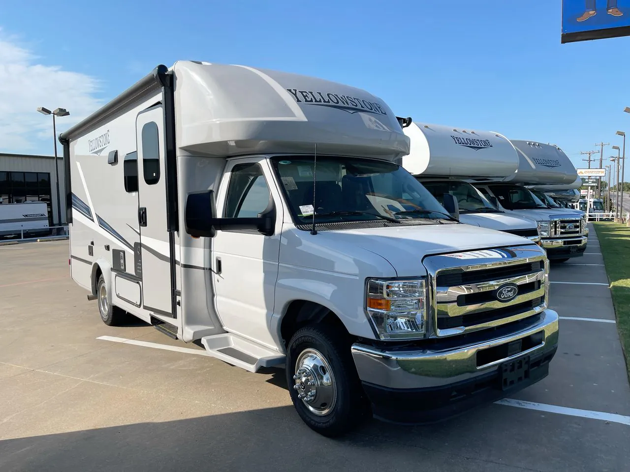 2026 Gulf Stream Yellowstone Cruiser Y5245 - Photo 2