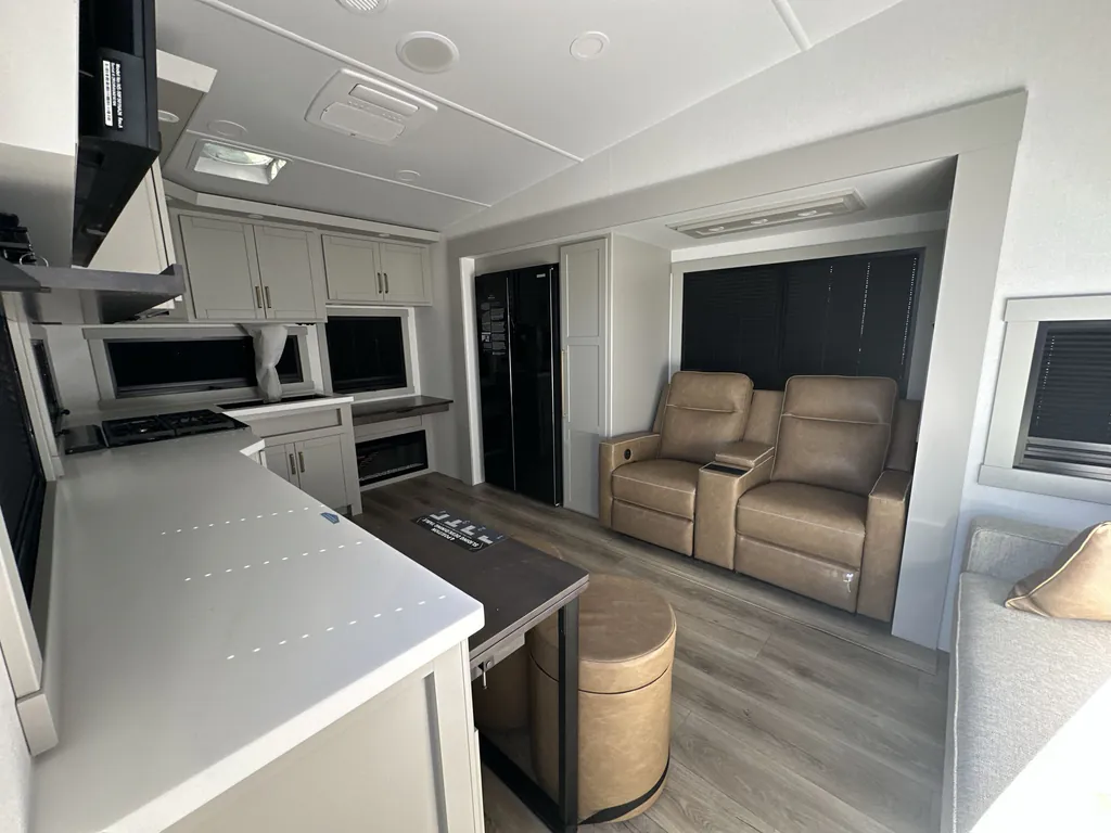 2026 Brinkley Model Z 2680, Photos photo 4