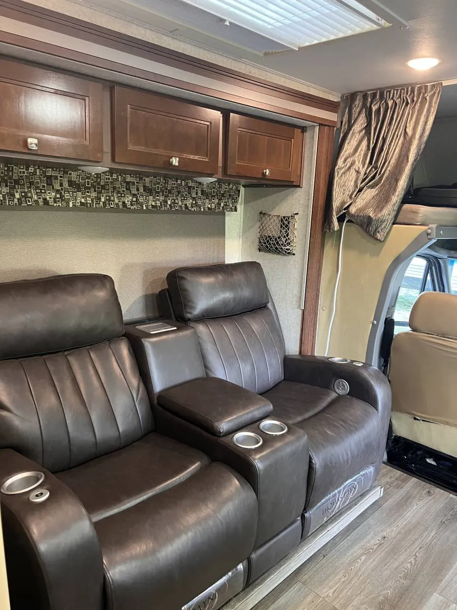 2018 Forest River Sunseeker MBS 2400R — Photo 5