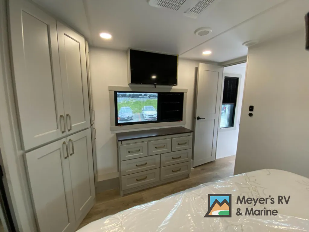 2026 Brinkley Model G 4100, Photos photo 36
