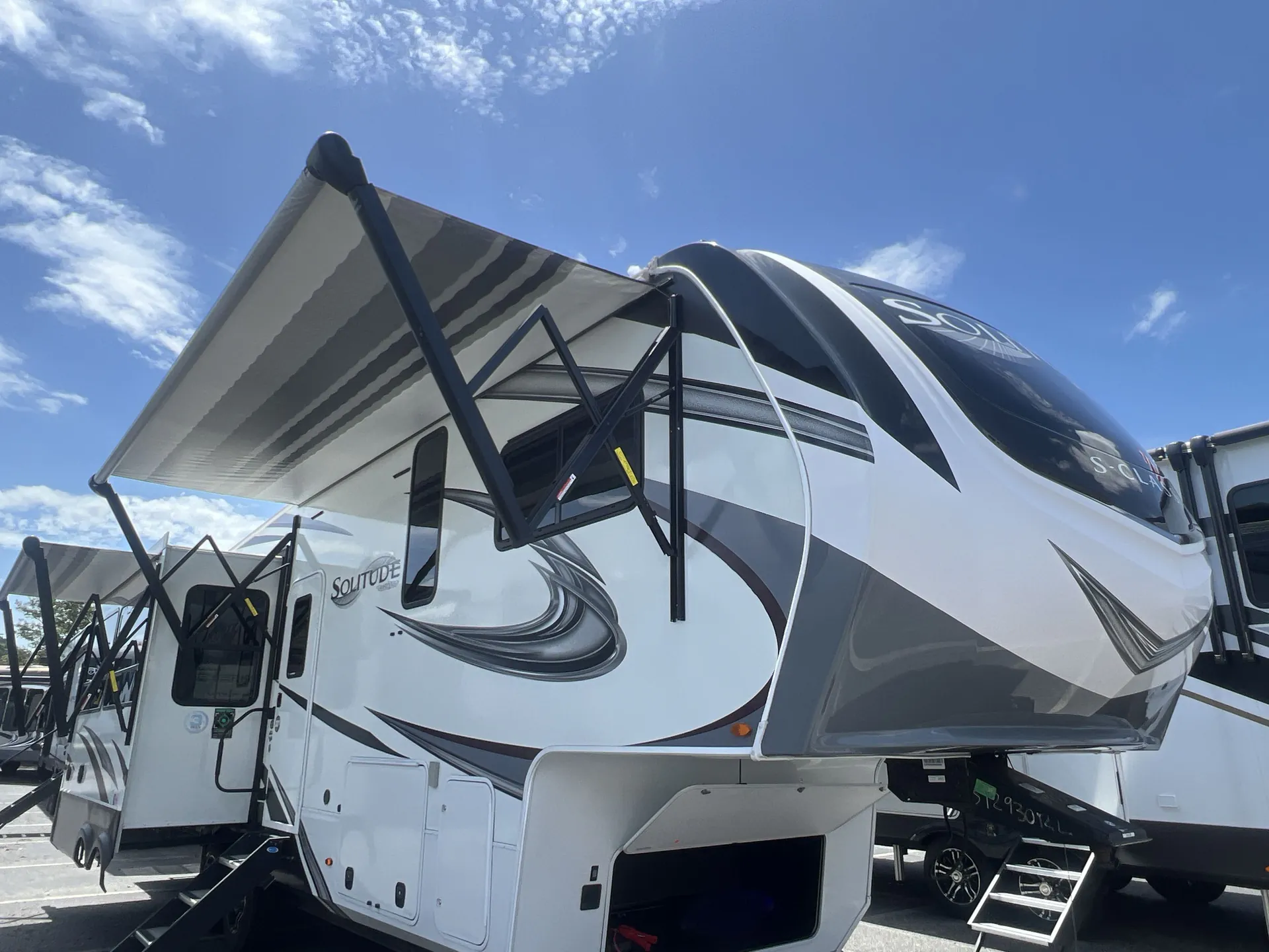 2022 Grand Design Solitude 2930RL - Photo 2